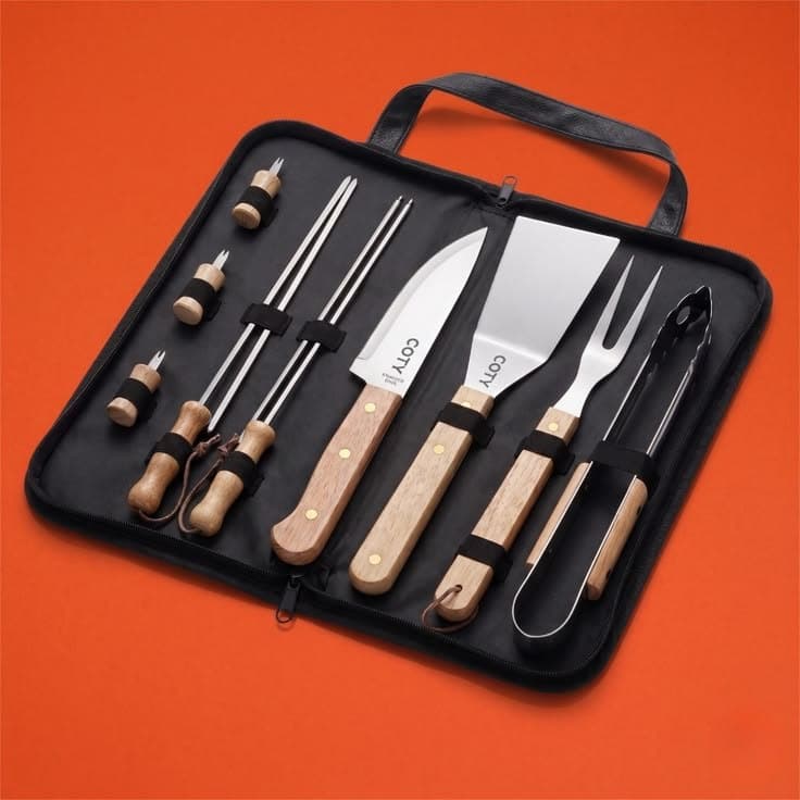 Set de asado con cubiertos de madera
