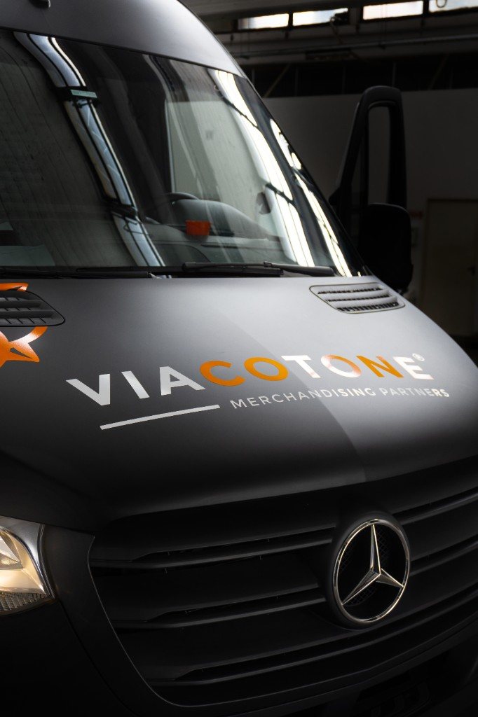 Utilitario Mercedes de la flota propia de Via Cotone